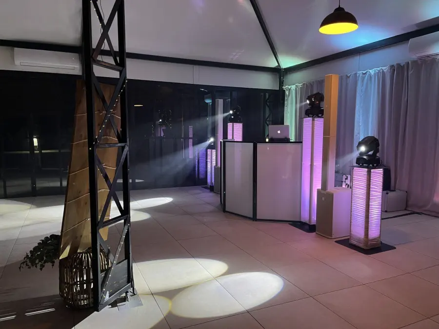 Esküvői DJ fotó – Fenyvesi Zsolt, buli és fénytechnika